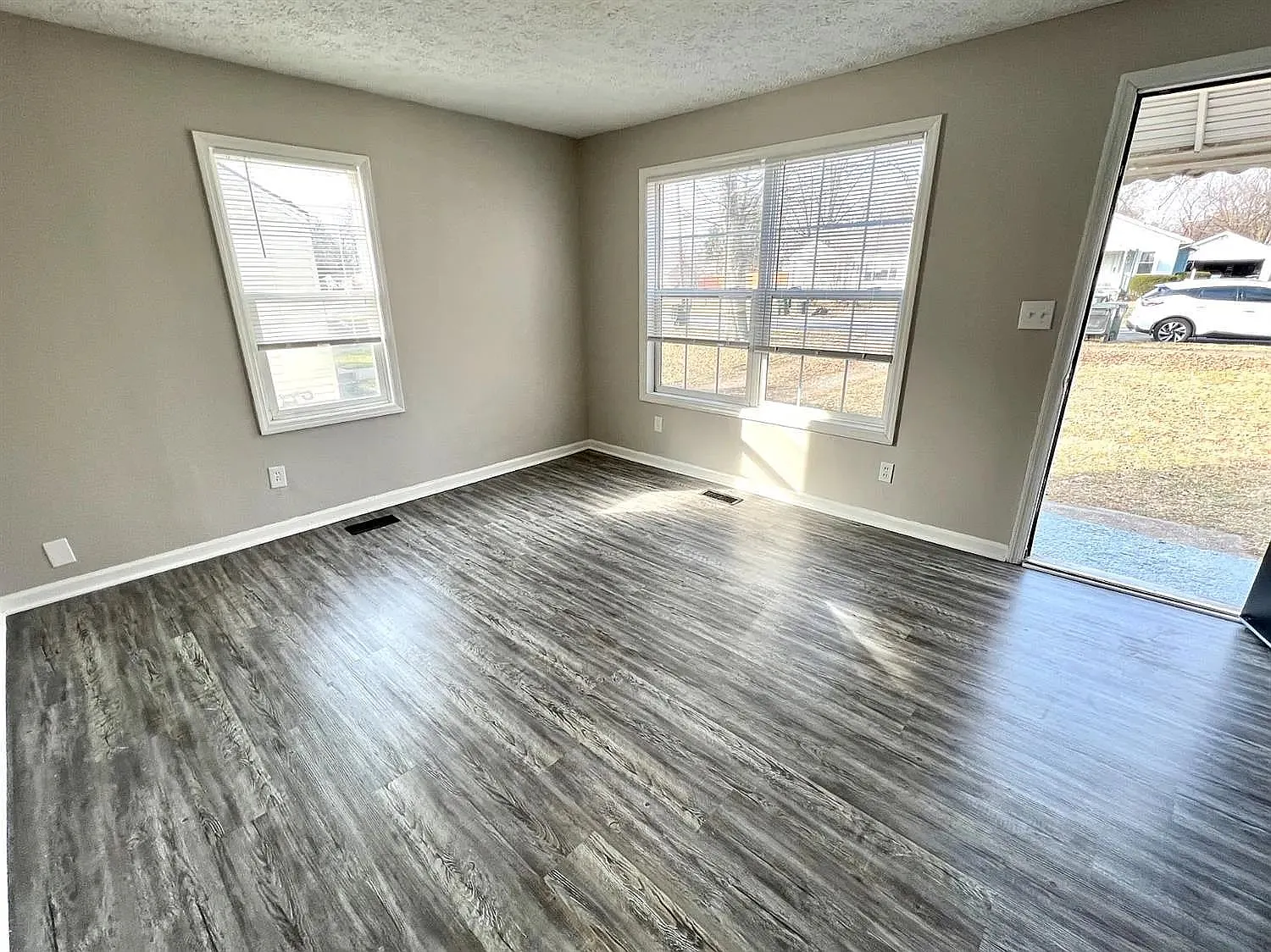 2 bed, 1.0 bath, 824 sqft, $1,250 — Photo 2