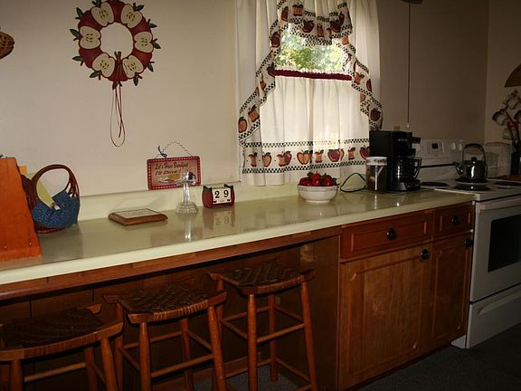 2nd image of 121 Patricia Ln