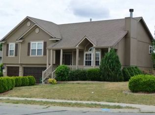 1105 Tudor Dr, Raymore, MO 64083