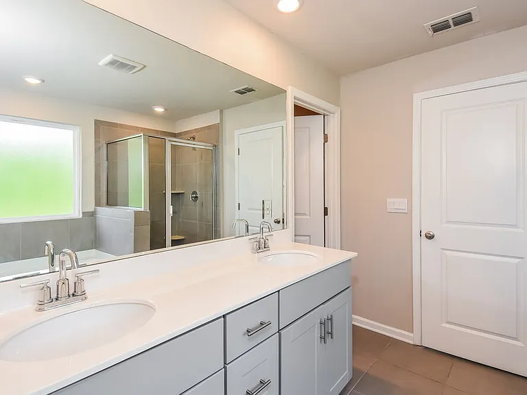 6068 Hickory Creek Ct — Photo 13