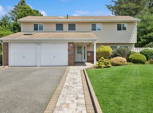 19 Evelyn Rd, Plainview, NY 11803