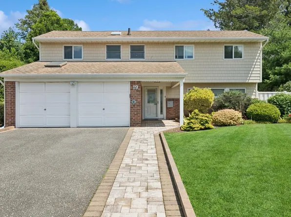 19 Evelyn Road, Plainview, NY 11803