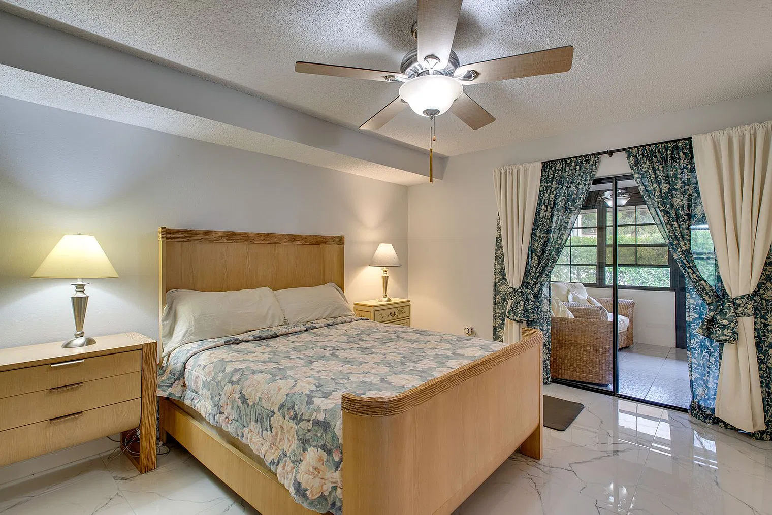 2 bed, 2.0 bath, 1194 sqft, $3,531 — Photo 4
