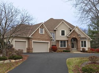 6 Foster Pl, North Oaks, MN 55127