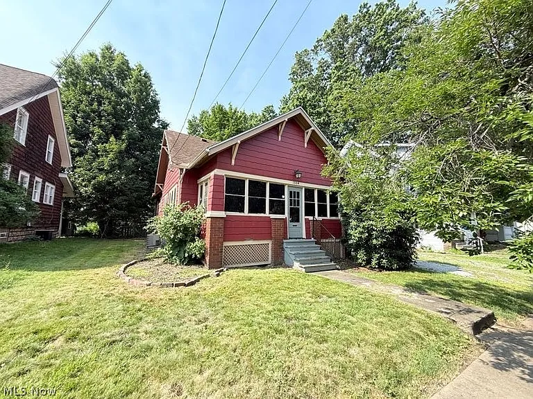 1504 Preston Ave — Photo 2