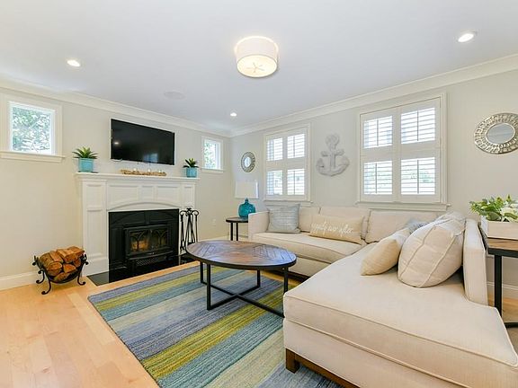 5th image of 35 Monmouth St