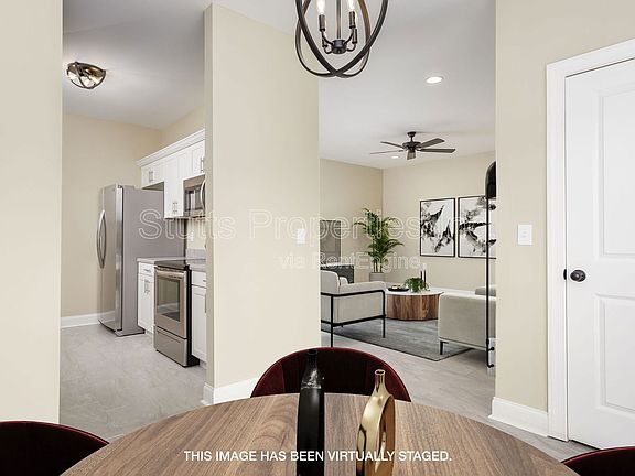 5th image of 221 Bentbrook Dr