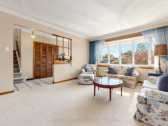 5th image of 32 Summitcrest Dr