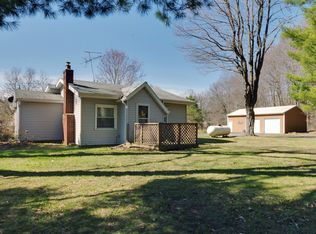 8486 E 88th St, Howard City, MI 49329