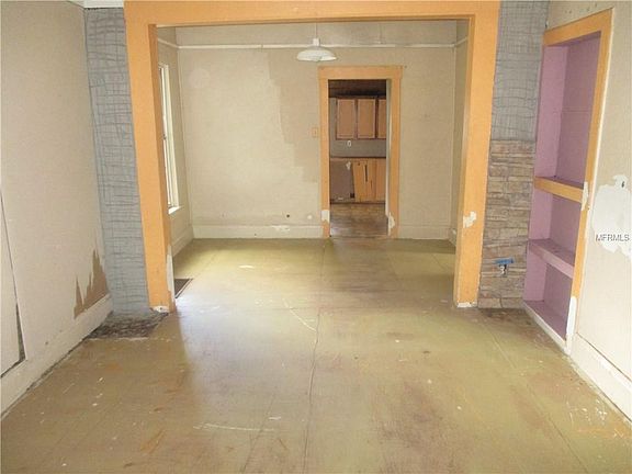 3rd image of 406 E Damon St
