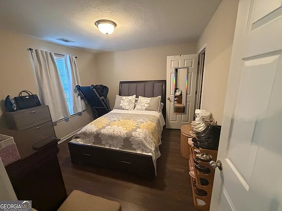 3rd image of 1808 Lauren Ln