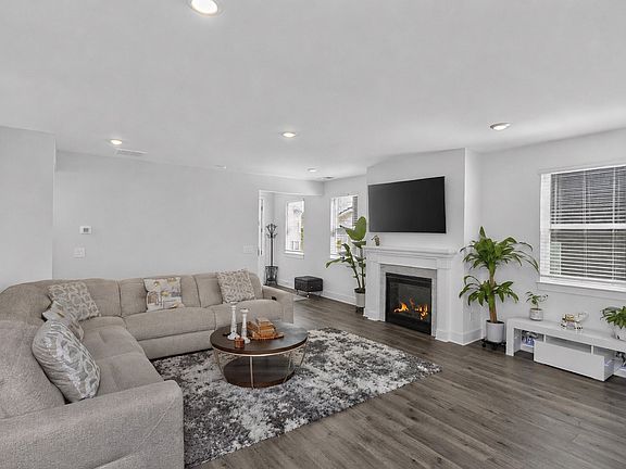3rd image of 5018 Poplar Farms Dr