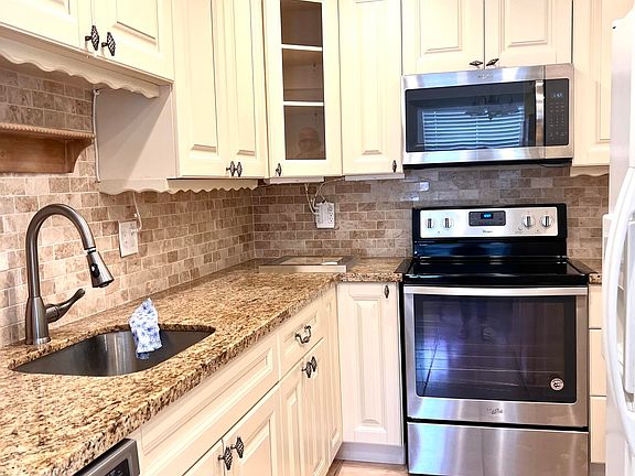 5th image of 1340 NW 18th Avenue #104