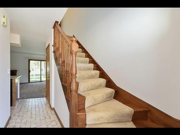 4th image of 485 Nicole Dr