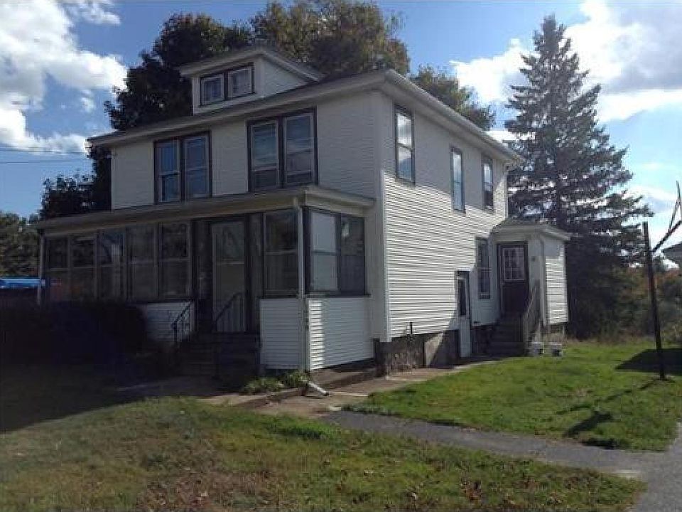 2nd image of 1749 Main St