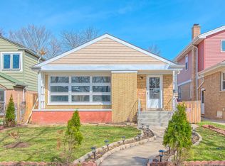 2119 Dobson St, Evanston, IL 60202