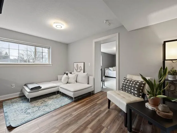 100 Grandview Ct APT 100, Iowa City, IA 52246