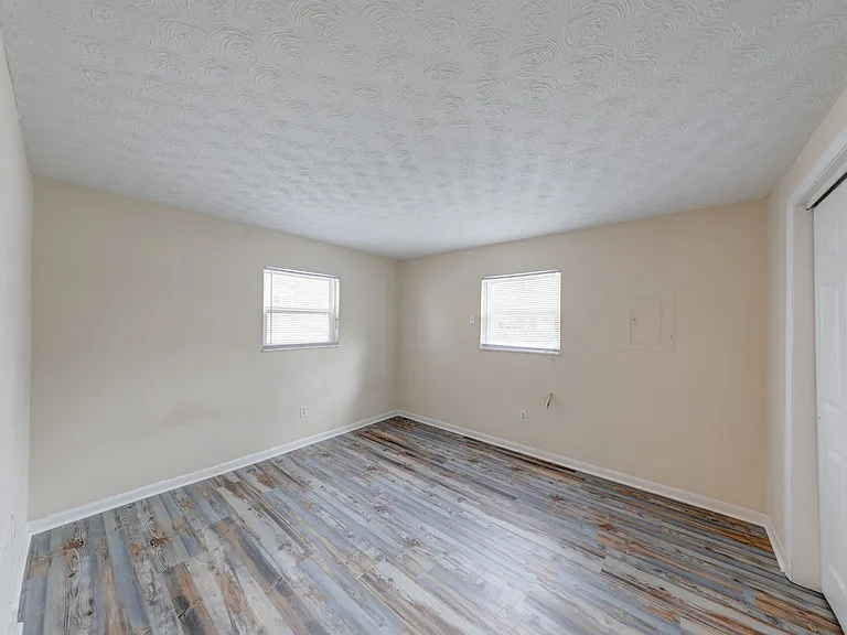 Lawrence Glen Apartments — Photo 14