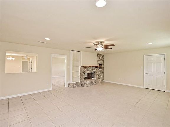 5th image of 18215 Lura Ln