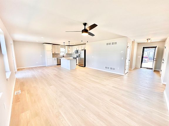 4th image of 356 Orchid Ave #63