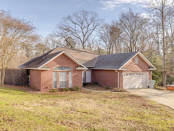 3rd image of 130 Lasalle Cir