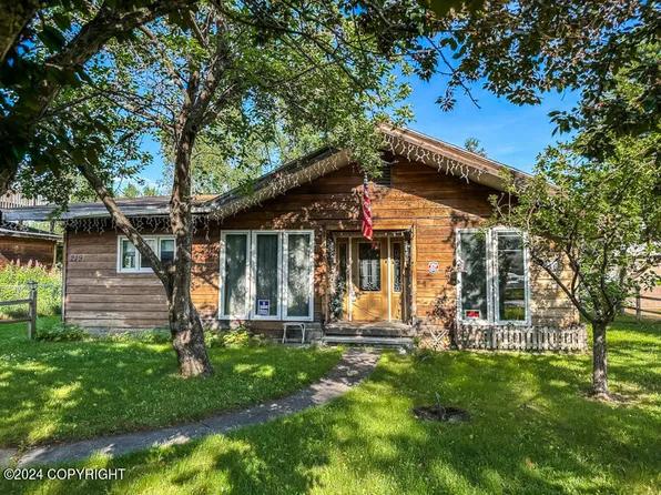219 Zappa Pl, Anchorage, AK 99504