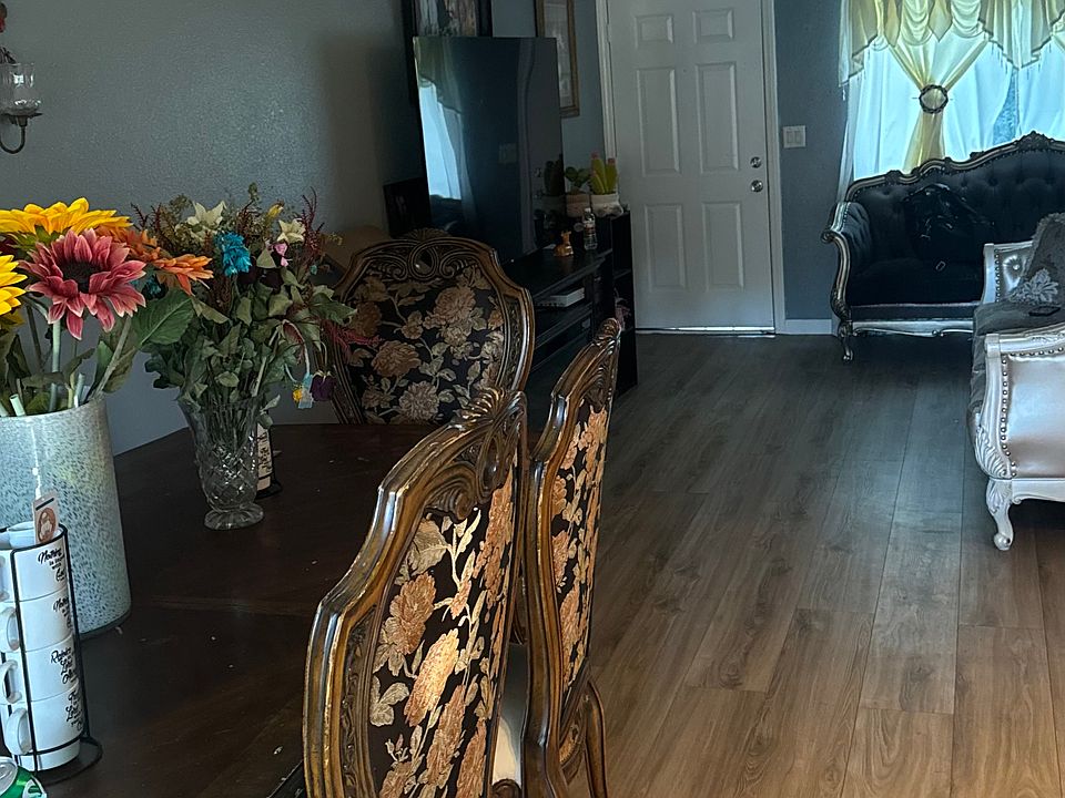 Entrance to living room and dining area
