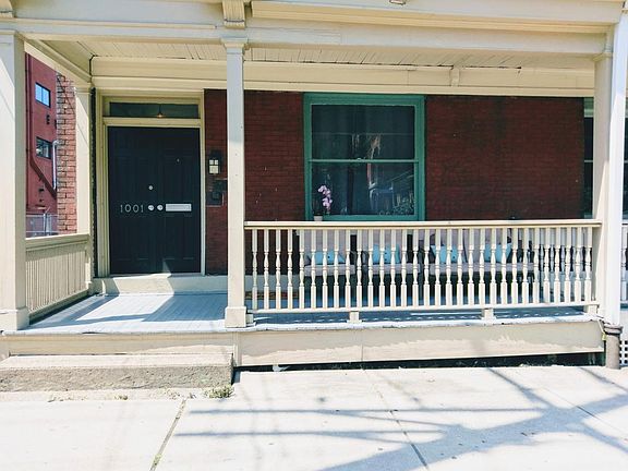 Front of house/first floor apartment