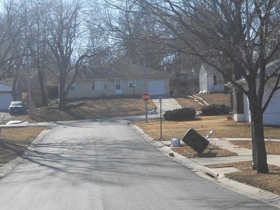 4th image of 9825 Bellaire Ave