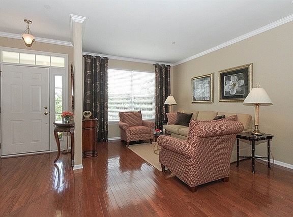 4th image of 266 Broadmoor Ln