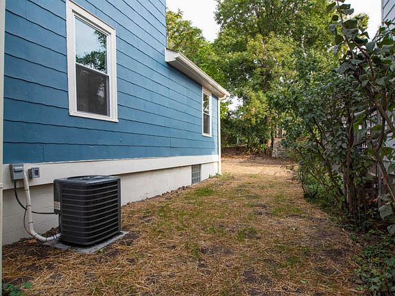 3rd image of 1834 Courtland Ave
