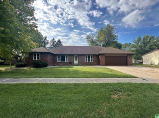 1320 Kahler Ct, Sheldon, IA 51201