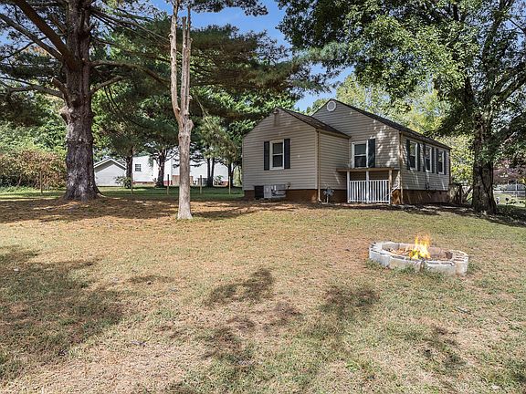 4th image of 1010 S Park Cir