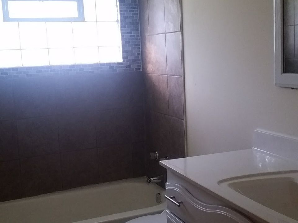 2nd image of 3004 Nottingham Ave