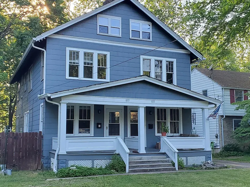 833 College Ave
