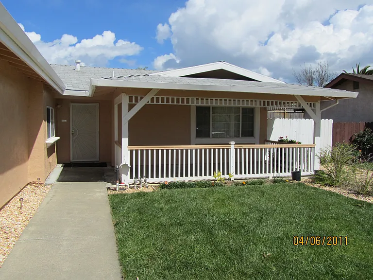 606 Frieda Dr — Photo 1