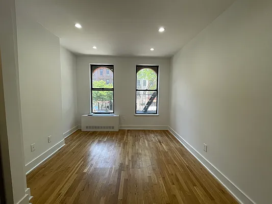 Rented by Compass | media 10
