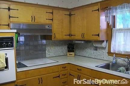 5th image of 440 W Perry St