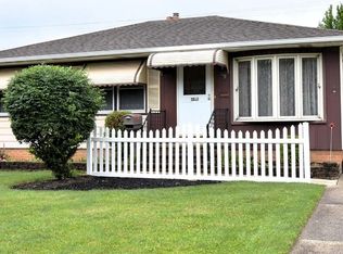 99 Willard Ave, Bedford, OH 44146
