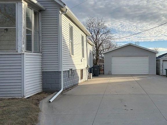 2nd image of 136 2nd Ave E