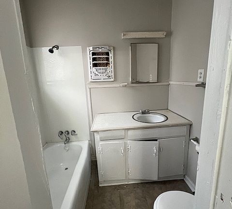 3rd image of 581 Campus St