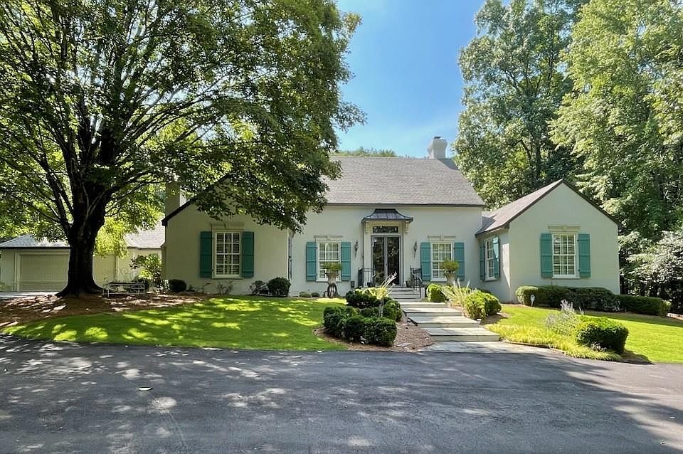 1st image of 988 Greymont Cir NW