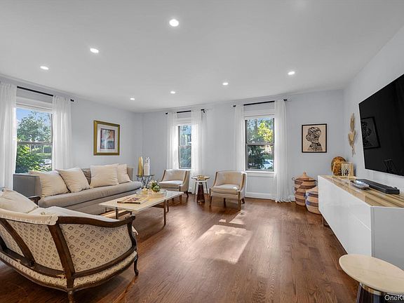 3rd image of 15 Parkwold Drive W