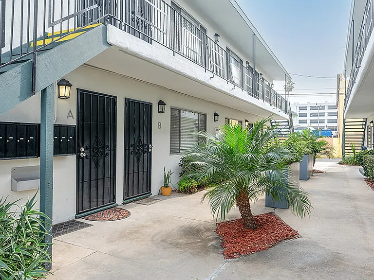 Galleria Townhomes — Photo 12