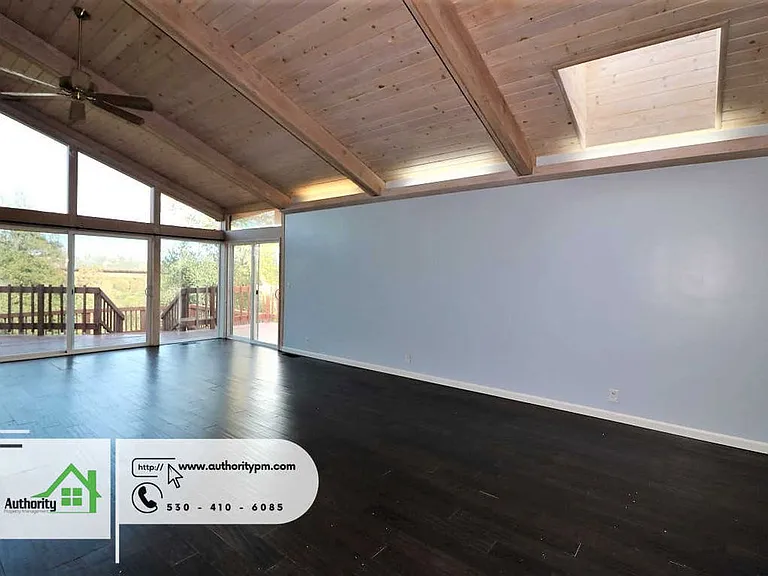 875 Lakeview Dr — Photo 17