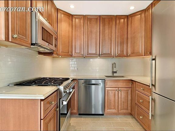 3rd image of 381 Bleecker St APT 3A