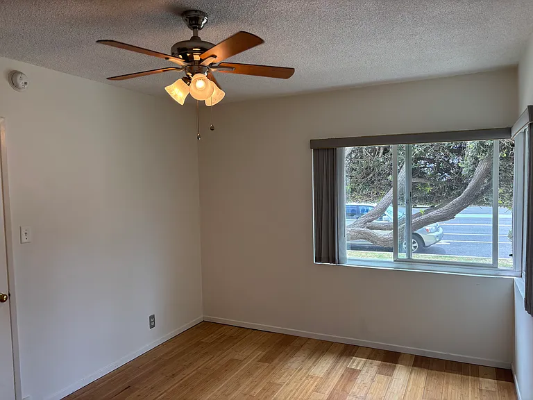 915 Ocean Ave #102 — Photo 7