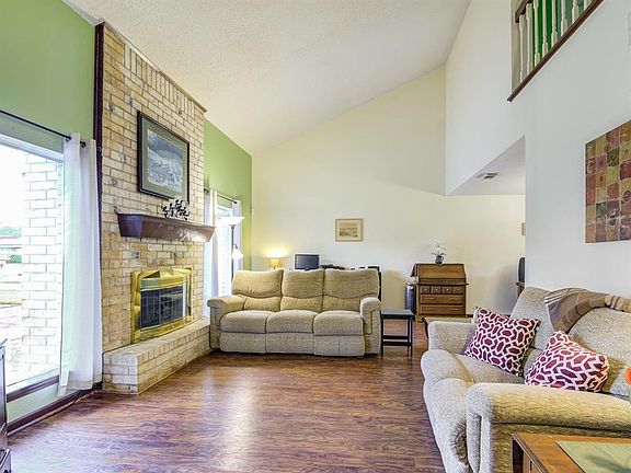 4th image of 214 Driftwood St