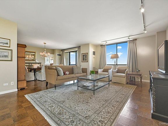4th image of 26910 Grand Central Parkway #31N
