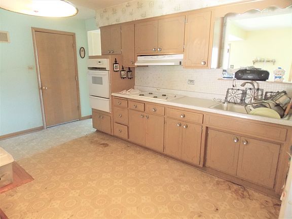 3rd image of 17052 Greenwood Ave